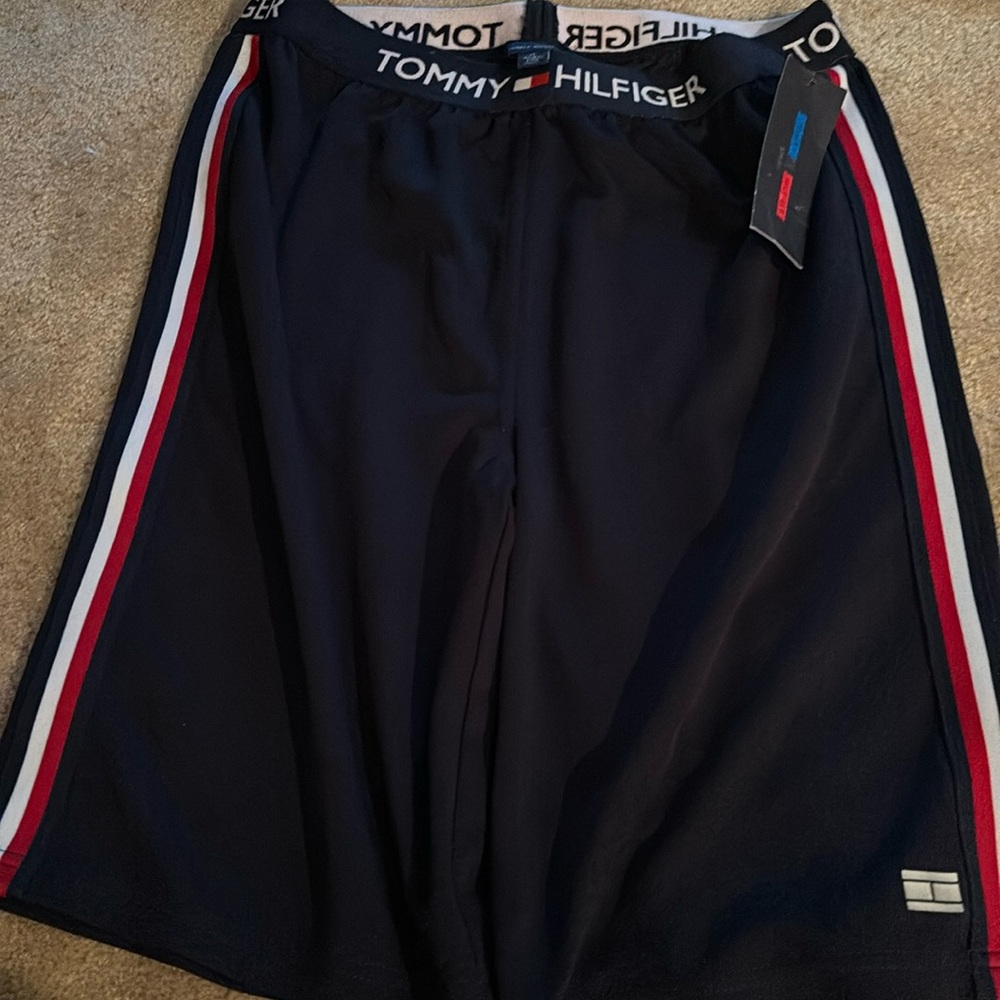 Tommy Hilfiger boys sport shorts size XL (20)